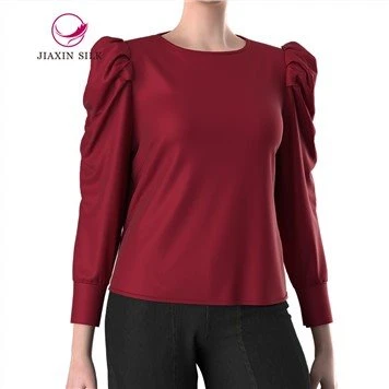 Blusa de seda vermelha com mangas bufantes
